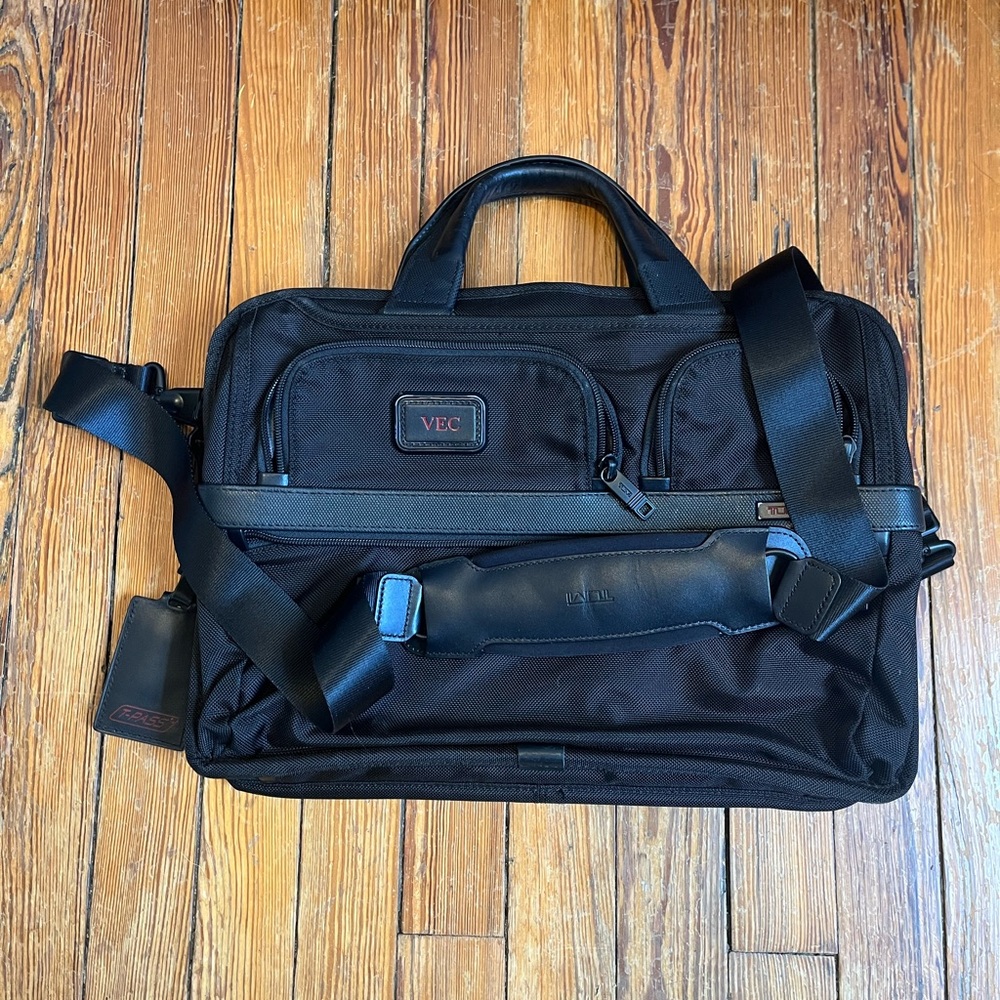 Tumi Alpha 2 Slim Black Briefcase - Excellent Condition